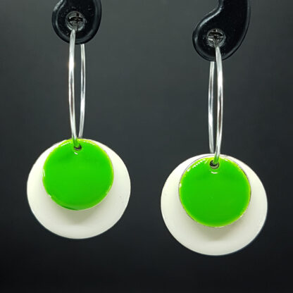 Hoop Enamel - hvid/stærk grøn (vælg sølv/guld)