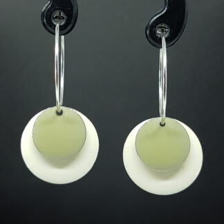 Hoop Enamel - hvid/støvet grøn (vælg sølv/guld)